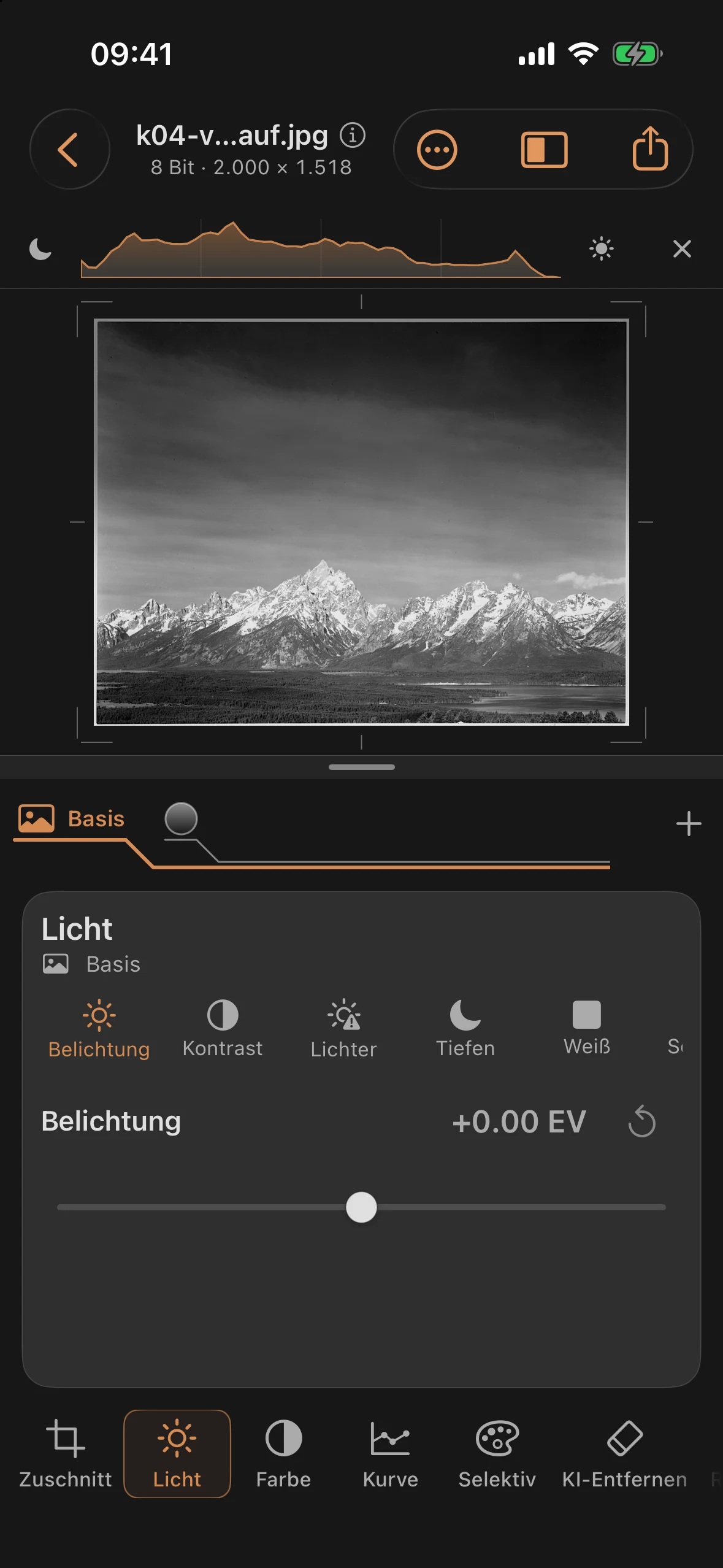 Fertiges Teton-Panorama mit dichtem Himmel und durchgezeichnetem Vordergrund